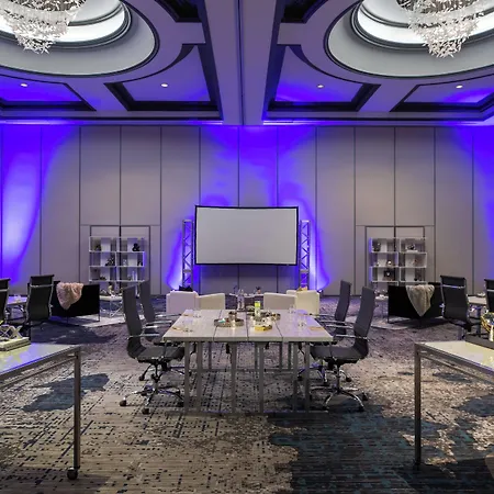 Renaissance Downtown Hotel 4*