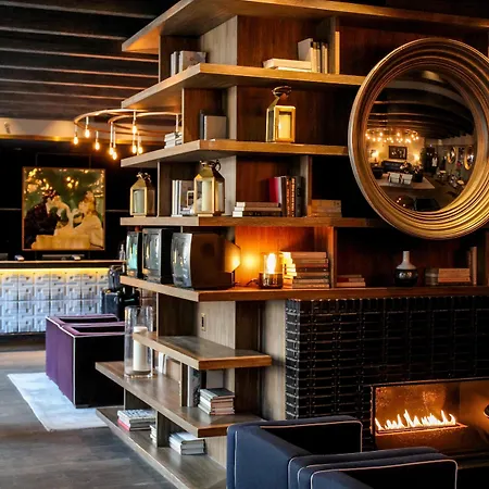 Thompson Chicago, By Hyatt