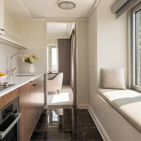 Four Seasons Hotel 5*