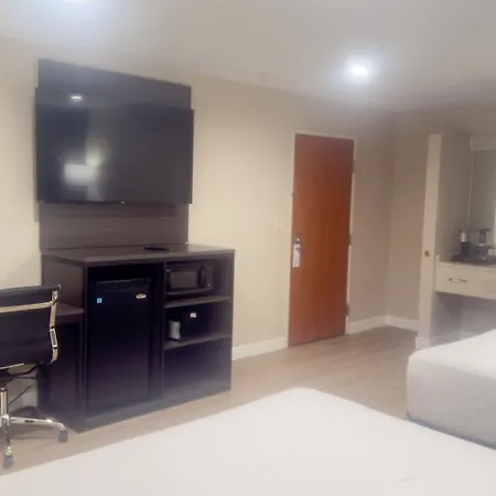 Shore Hotel 3*