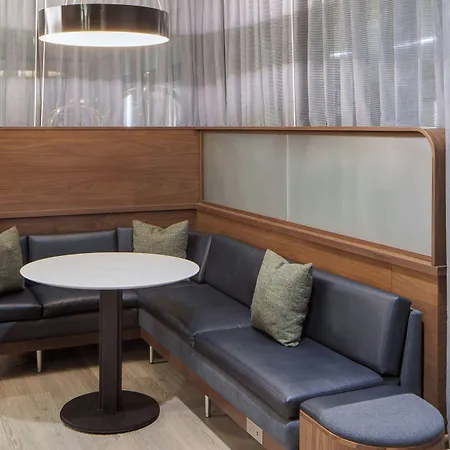 Courtyard By Marriott Downtown/river North 3*