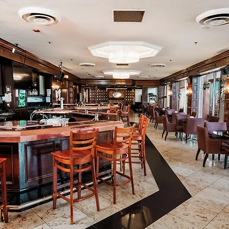 Congress Plaza Hotel 4*