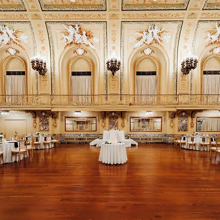 Congress Plaza 4*