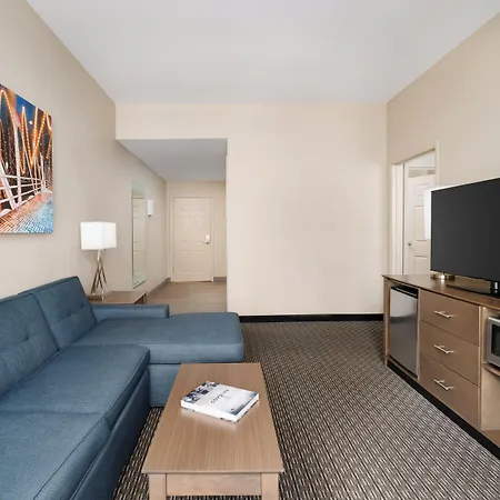La Quinta & By Wyndham Downtown