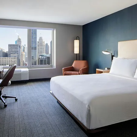 Courtyard By Marriott Downtown/river North Hotel 3*