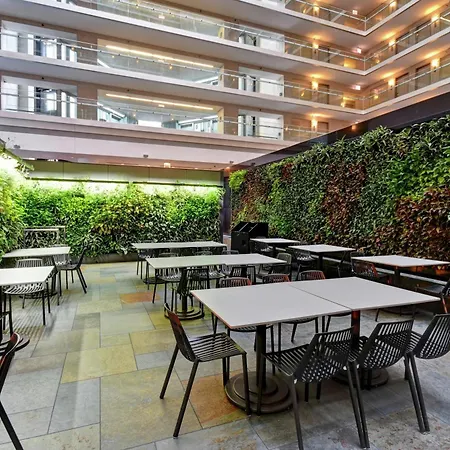 Embassy By Hilton Downtown Magnificent Mile 4* Chicago