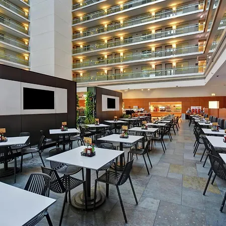 Embassy By Hilton Downtown Magnificent Mile Hotel 4*