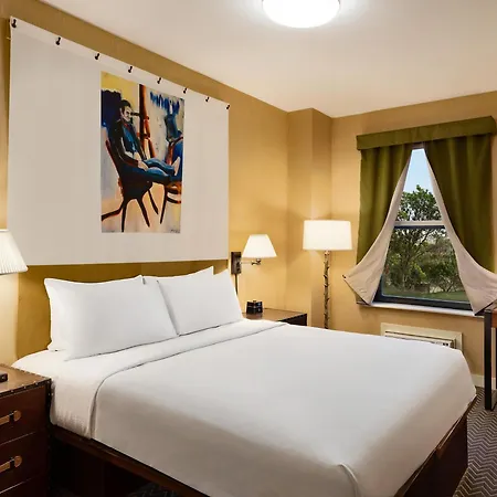 Lincoln Hotel 4*