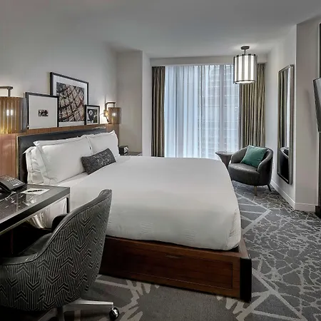 Londonhouse Chicago, Curio Collection By Hilton