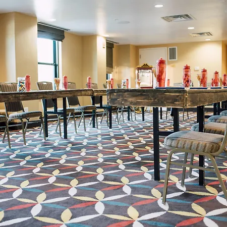 Lincoln Hotel 4*