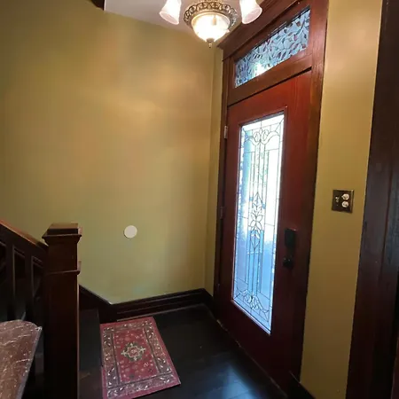 Classic Chicago Upstairs Apt Private Balcony * Chicago
