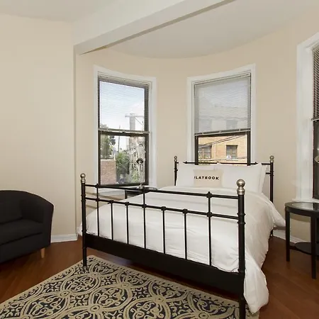 Three-bedroom On N Lincoln Avenue Apt 3e