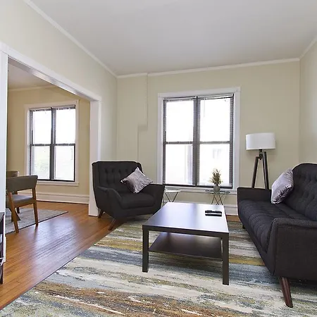 Apartment Two-bedroom On N Lincoln Avenue Apt 3d *