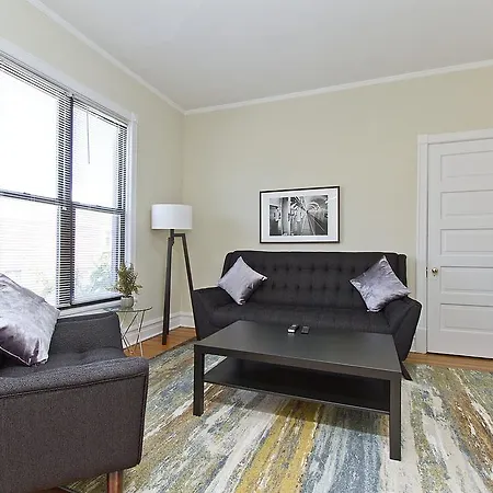 Apartment Two-bedroom On N Lincoln Avenue Apt 3d *