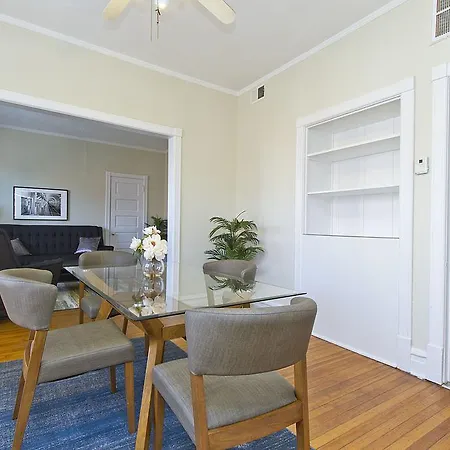 Apartment Two-bedroom On N Lincoln Avenue Apt 3d Chicago