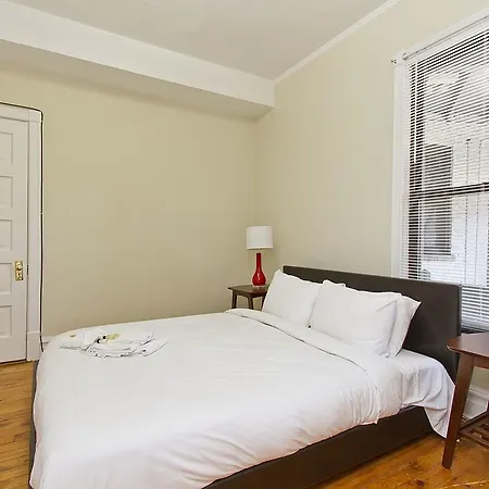 Apartment Two-bedroom On N Lincoln Avenue Apt 3d Chicago