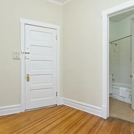 Two-bedroom On N Lincoln Avenue Apt 3d