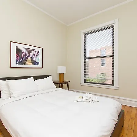 Two-bedroom On N Lincoln Avenue Apt 3d Chicago