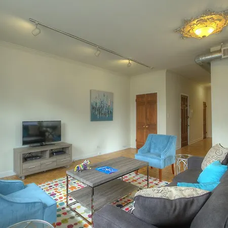 Apartment Three-bedroom On W Belmont Avenue Apt 2e *