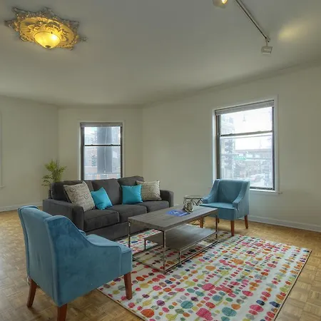 Apartment Three-bedroom On W Belmont Avenue Apt 2e *
