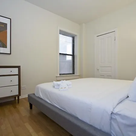 Apartment Four-bedroom On W Grace Street Apt 1w *