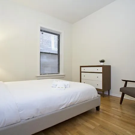 Apartment Four-bedroom On W Grace Street Apt 1w