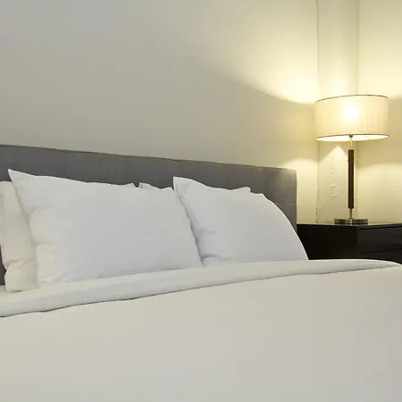 Apartment Four-bedroom On W Grace Street Apt 1w