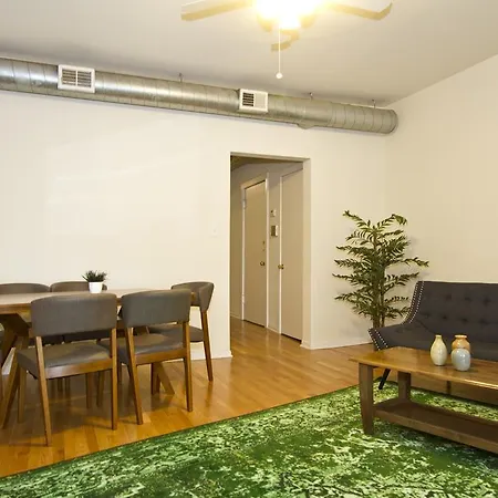 Apartment Four-bedroom On W Grace Street Apt 1w