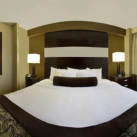 Embassy - Downtown River North 3*