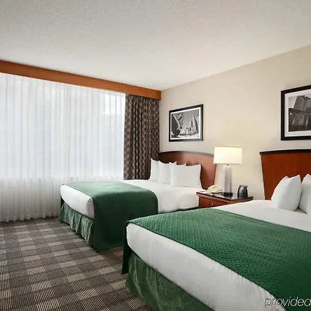 Embassy By Hilton Downtown Magnificent Mile 4* Chicago