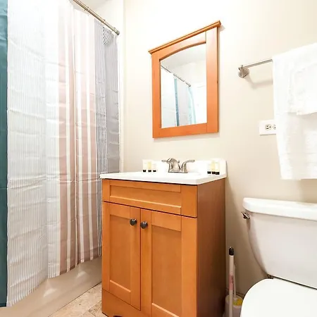 Two-bedroom On N Lincoln Avenue Apt 2r *