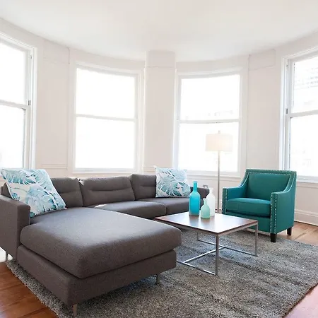 Three-bedroom On W Van Buren Street Apt 701 Apartment Chicago