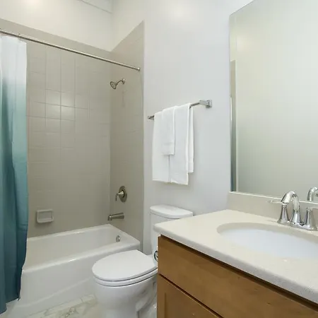 Two-bedroom On W Fullerton Avenue Apt 204 * Chicago