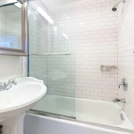 Two-bedroom On N Orchard Street Apt 2 *