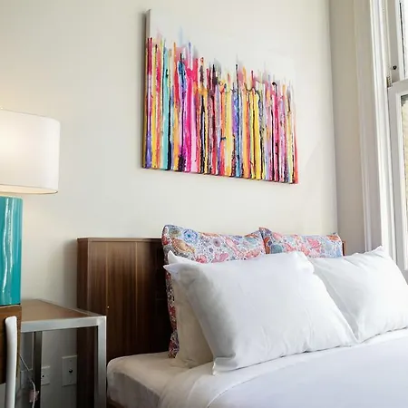Apartment Two-bedroom On W Van Buren Street Apt 1104
