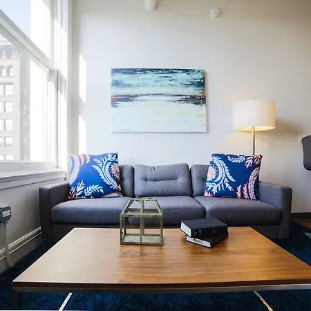 Two-bedroom On W Van Buren Street Apt 1104