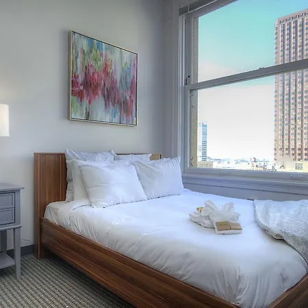 Two-bedroom On W Van Buren Street Apt 1304 Chicago