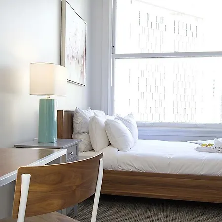Apartment Two-bedroom On W Van Buren Street Apt 1304