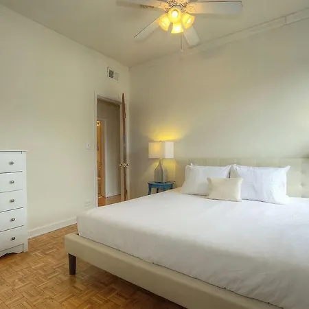 Three-bedroom On W Belmont Avenue Apt 2e