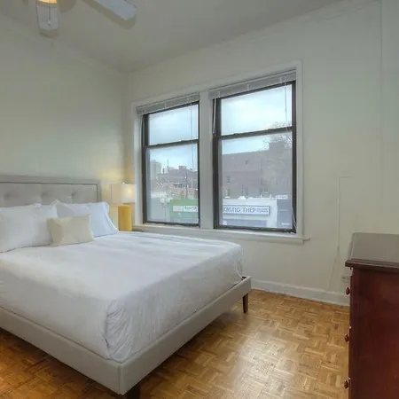 Apartment Three-bedroom On W Belmont Avenue Apt 2e *