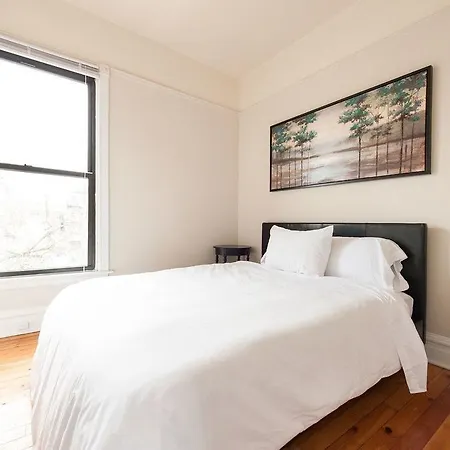 Three-bedroom On N Lincoln Avenue Apt 3e