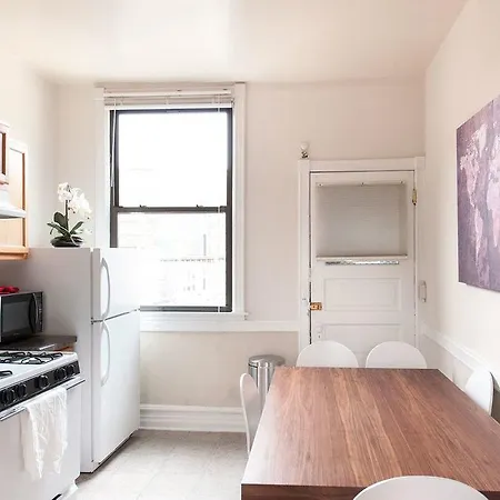 Three-bedroom On N Lincoln Avenue Apt 3e