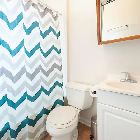 Three-bedroom On N Lincoln Avenue Apt 3e