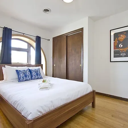 Six-bedroom On N Lincoln Avenue Apt 3 Chicago