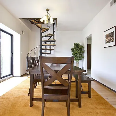 Apartment Six-bedroom On N Lincoln Avenue Apt 3 *