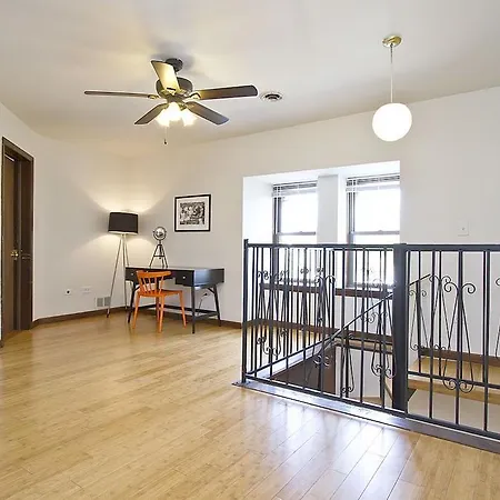 Six-bedroom On N Lincoln Avenue Apt 3 *