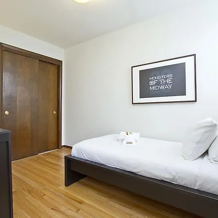 Apartment Six-bedroom On N Lincoln Avenue Apt 3 Chicago