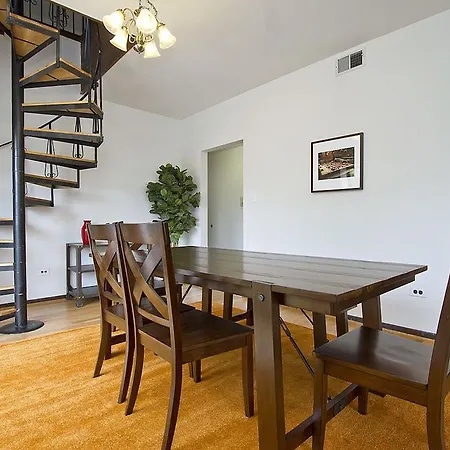Six-bedroom On N Lincoln Avenue Apt 3 * Chicago