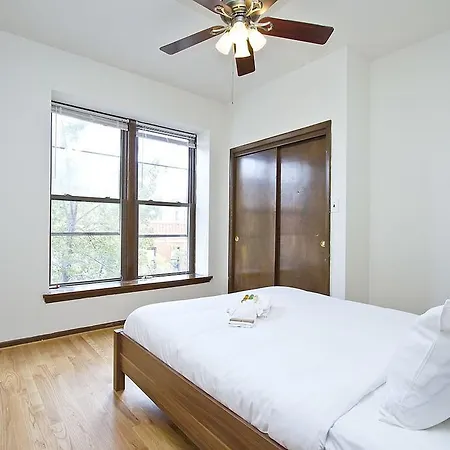 Six-bedroom On N Lincoln Avenue Apt 3 Apartment