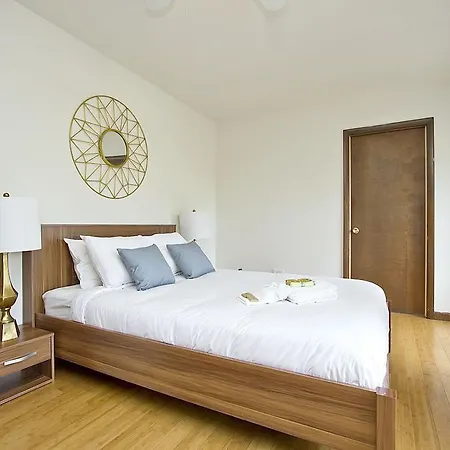 Apartment Six-bedroom On N Lincoln Avenue Apt 3 Chicago